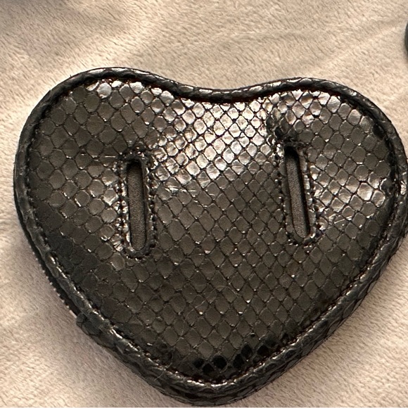 YSL SAINT LAURENT
Calfskin Snakeskin Embossed Love Heart Belt Bag Black - Picture 5 of 14